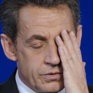 Acusan a Sarkozy de abusar de ''debilidad mental'' de millonaria