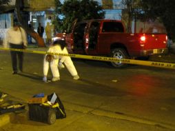 Las indagaciones por parte de personal del IJCF requirieron del cierre de la lateral norte de la avenida.  /