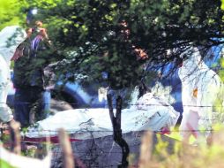 Forenses trasladan un cuerpo en Reynosa, una de las ciudades donde más hechos violentos se han registrado este año. AP /