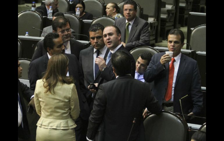 Las empresas expresan su reconocimiento a los grupos parlamentarios. ARCHIVO /