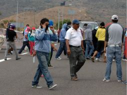 Aguirre Rivero asegura que si hay algún desalojo, hará uso de la fuerza antimotines sin armas de fuego. ARCHIVO /
