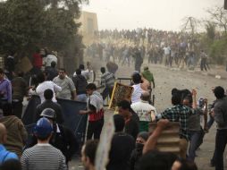 En el conflicto participan, por lo menos, tres mil partidarios de los Hermanos y dos mil de la oposición. AP /