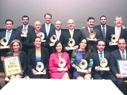 LOS PREMIADOS. En la foto, ejecutivosy directores de las marcas ganadoras muestran el reconocimiento recibido.  /