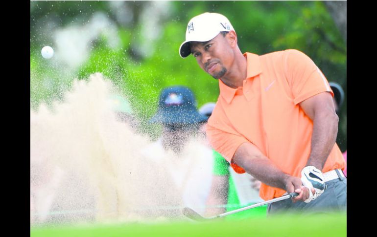 Atorado. Tiger Woods tiene la posibilidad de recuperar el trono de la PGA. AP /