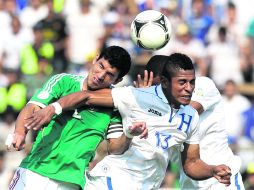 El ''Maza'' Rodríguez tuvo que ver en las dos anotaciones de Honduras, que cayeron en la recta final del partido. AP /
