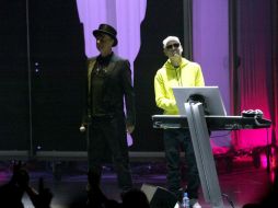 La banda británica Pet Shop Boys puso a bailar a los miles de visitantes a la Cumbre Tajín 2013.  /