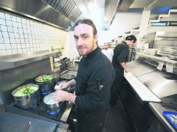 Chef. Darren Walsh se esfuerza, cada día, en compartir diversas experiencias culinarias a sus comensales.  /