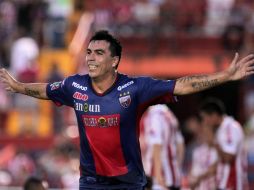 Paredes arribó esta mañana a la capital chilena para incorporarse a su selección. ARCHIVO /