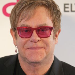 Festeja Elton John 66 años con filme autobiográfico en puerta