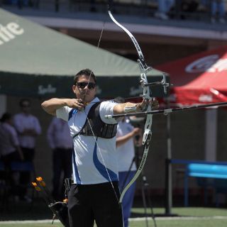 Arqueros tapatíos de oro y bronce