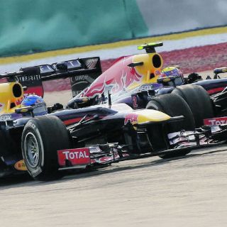 Vettel gana la guerra civil