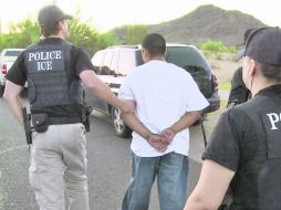 La Oficina de Inmigración y Aduanas recluye a un promedio de 300 ilegales al día. ESPECIAL /