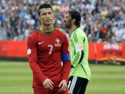Cristiano fue amonestado en el empate ante Israel y no podrá participar. AFP /