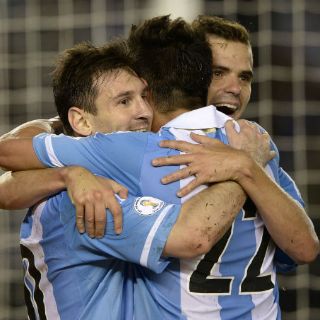 Sabella prueba con cinco defensas para visita a Bolivia