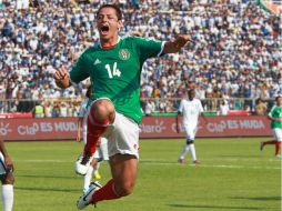 Hernández es indiscutible en la Selección Mexicana, no así con los 'Red Devils'. EFE /