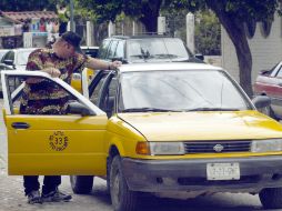 Ulloa Gómez informa que, para identificar a los vehículos, basta anotar el número económico que tienen rotulados en los costados. ARCHIVO /