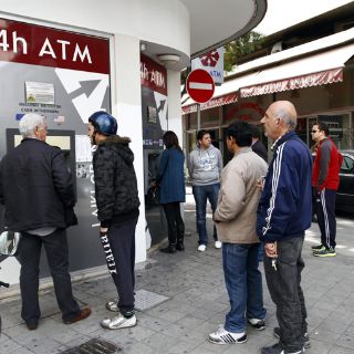 Chipre pospone al jueves reapertura de bancos