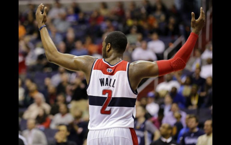 El jugador de los Wizards estableció nueva marca individual al conseguir 19 puntos desde la línea de personal. AP /