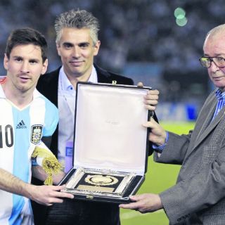 Bolivianos molestos por condecoración a Messi