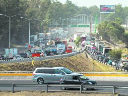Aspecto de las complicaciones viales que se registraron sobre Periférico desde López Mateos hasta la avenida 5 de Mayo. EL INFORMADOR /