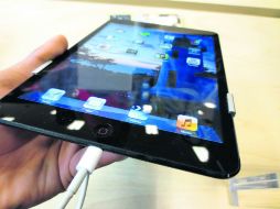 El modelo MDSIIEA, de 32 GB de memoria, entregado a la LXII Legislatura, causa enfrentamiento entre diputados. ESPECIAL /