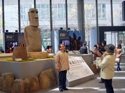 La estatua tiene tres metros de alto y dos toneladas de peso. AP /