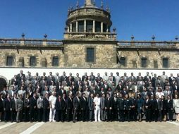 Fotografía del gobernador Aristóteles Sandoval con los presidentes municipales del Estado. ESPECIAL /