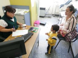 A pesar de que sólo 50% de los centros de salud cuentan con un cubículo de hidratación, se refiere que habrá sobres suficientes. ARCHIVO /