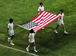 La bandera de EU durante los ensayos de la ceremonia previa al partido en el Azteca. MEXSPORT /