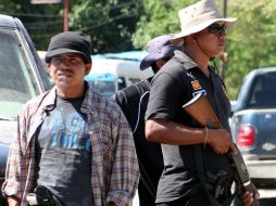 Elementos de la UPOEG mantienen tomada la población de Tierra Colorada por el asesinato de Guadalupe Quiñones. EFE /