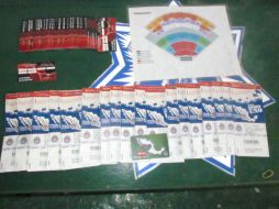 Se les aseguraron 18 boletos y una tarjeta de las llamadas chivabono, además de un mapa de asientos del estadio.  /