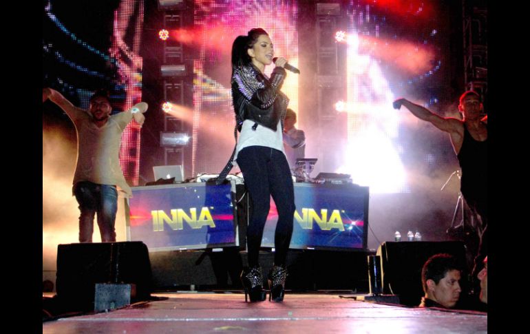 La cantante da muestra de su gusto por el público latino. ARCHIVO /