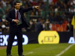 José Manuel de la Torre afirma que si no creyera que les alcance para clasificar al mundial ya se hubiera ido. AFP /