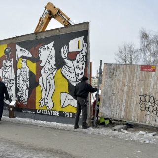 Reinician desmantelamiento de parte del Muro de Berlín