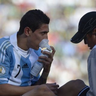 Messi y Di María batallan en La Paz