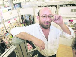 ''Las circunstancias de México en general se fueron acomodando a la novela, más que la novela a ellas'', explica Eduardo Antonio Parra. EL INFORMADOR /