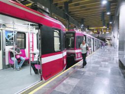 Usuarios en la línea 2 del tren. El alcalde de Tlajomulco dijo que insistirá en el proyecto que pasa por su municipio. EL INFORMADOR /