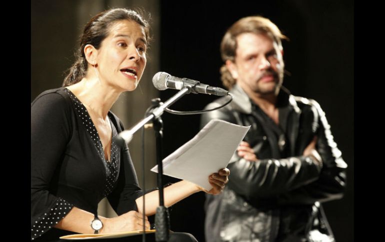 Ramírez (d) y Parra (i) durante la lectura. NTX /