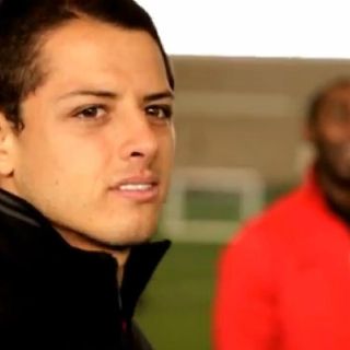 Chicharito graba junto a Rooney y Welbeck