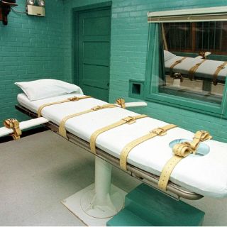 Cambian a Csatáry la pena de muerte por cadena perpetua