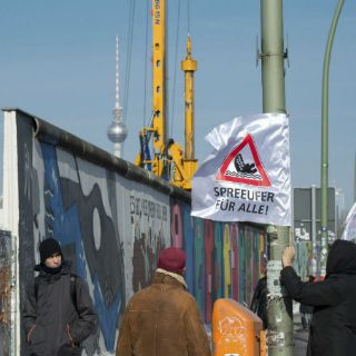 Cientos vuelven a protestar por desmantelamiento Muro de Berlín