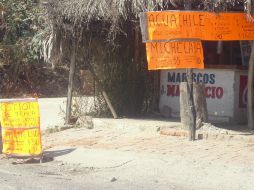 Hasta esta tarde continuaba la venta de ostión en algunos puestos semifijos instalados en la vía pública.  /