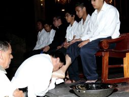 Recuerda que el lavado de pies de Jesús es ejemplo de servicio al próximo. NTX /