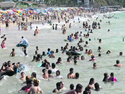Destino de playa. Durante la temporada vacacional de Seana Santa y Pascua, la ocupación hotelera se dispara en Pueto Vallarta. EL INFORMADOR /