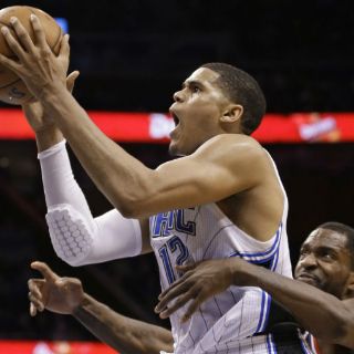 Harris logra un doble-doble