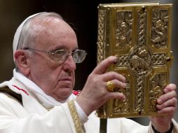 El pontífice señala que los hombres se quedan parados, no entienden ni saben afrontar las cosas inesperadas. EFE /