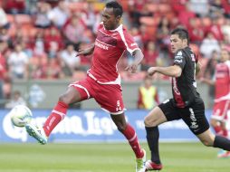 Wilson Thiago (izq) fue el autor del gol del triunfo del Toluca. EFE /