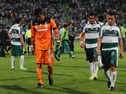 Los jugadores de Santos salieron 'calientes' luego de que Querétaro les sacara el empate en su cancha. MEXSPORT /