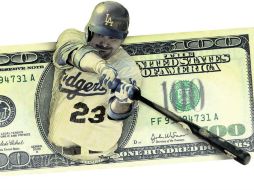 El toletero de origen mexicano, Adrián González, ganará este año 21.85 millones de dólares. EL INFORMADOR /