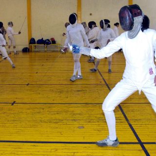 Jaliscienses triunfan en clasificatorio de esgrima